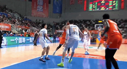 北京男篮遭福建逆转 麦基单节爆发难救主