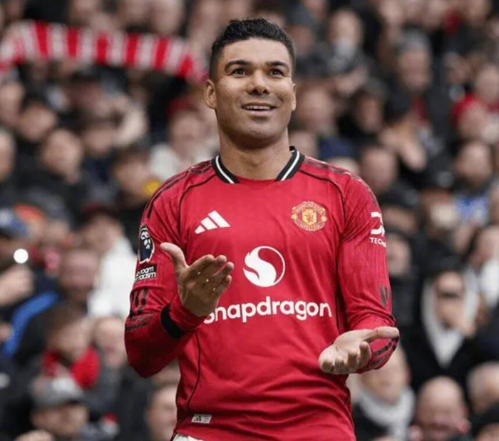 卡塞米罗转会引热议 C罗力邀加盟利雅得胜利