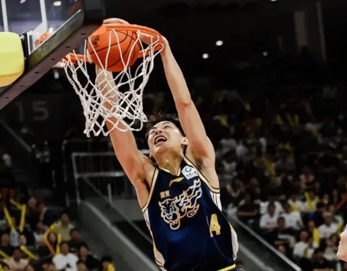 广东男篮力克广厦 年轻球员扛起胜利重任