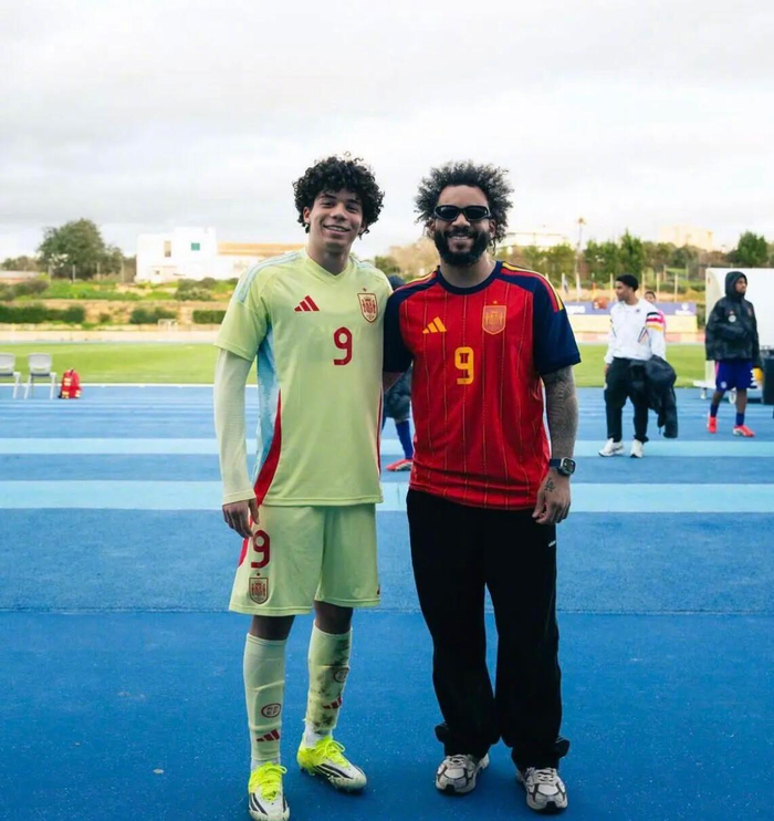 皇马青训新星恩佐-阿尔维斯上演帽子戏法，助球