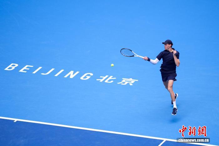 辛纳在北京中网夺得第二座男单冠军,完成与勒