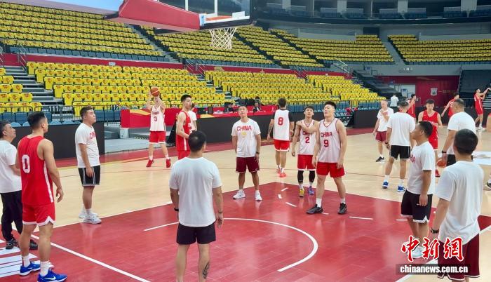 郭士强:无惧强队,将在亚洲杯中拼好每一场比