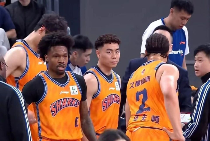 辽宁42分大胜四川终结对手35连败 上海16连胜浙江