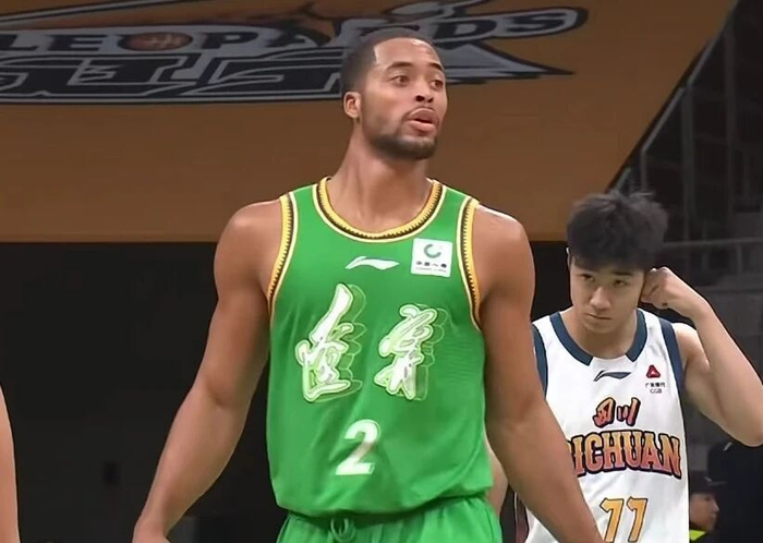 辽宁42分大胜四川终结对手35连败 上海16连胜浙江