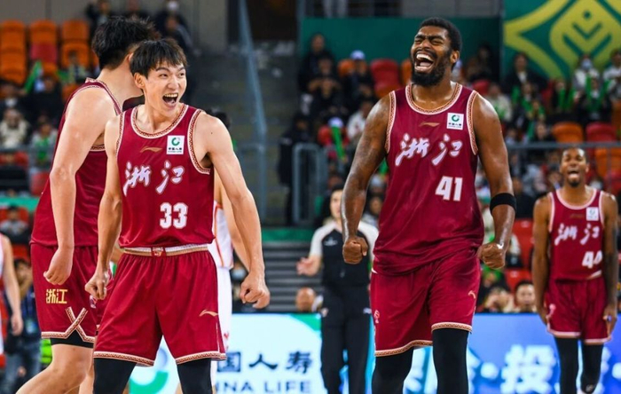 辽宁42分大胜四川终结对手35连败 上海16连胜浙江