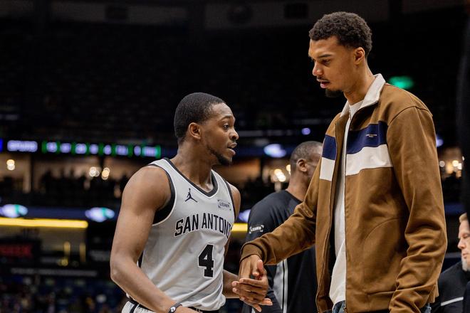 马刺61胜锁定西部第二文班伤缺14号秀爆发亮出争